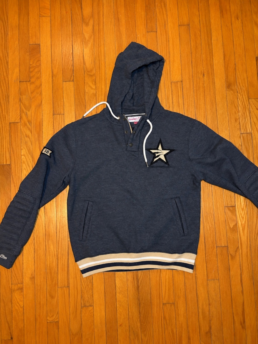 Mitchell & Ness Toronto Raptors 2016 All-Star Hoodie ⭐️